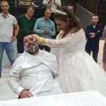 Bursa&rsquo;da d&uuml;ğ&uuml;nde ilgin&ccedil; olay! Gelinden damada sakal tıraşı