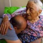 Denizli&rsquo;de fedakar evlat &ouml;mr&uuml;n&uuml; 90 yaşındaki annesine adadı