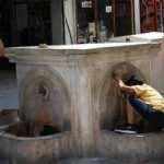 Sıcaklık 50 dereceyi g&ouml;rd&uuml;, Vatandaş evlerine kapandı!