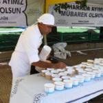 Gaziantep B&uuml;y&uuml;kşehir, 30 bin kişiye aşure ikram etti