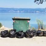 Sapanca G&ouml;l&uuml; kıyısından 23 torba &ccedil;&ouml;p &ccedil;ıktı