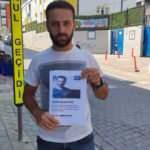 Sokak sokak kardeşini arıyor, bulana 10 bin TL &ouml;d&uuml;l verecek