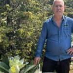 Bah&ccedil;esine giren domuzu kovalamak isterken canından oldu