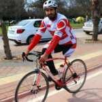 Engelleri aştığı bisikletini &ccedil;aldılar: Bisikletle annemin mezarına gidiyordum