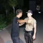 Polisleri d&ouml;vd&uuml;rmek i&ccedil;in adam &ccedil;ağırdı: Aksaray&rsquo;ı topla gel, bunların kaşıntıları var