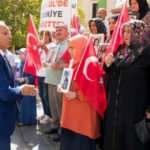 Diyarbakır İl Emniyet M&uuml;d&uuml;r&uuml; Kaya, evlat n&ouml;betindeki ailelerle bir araya geldi