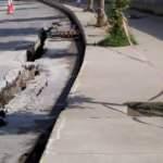 K&uuml;&ccedil;&uuml;k&ccedil;ekmece&rsquo;de korkutan g&ouml;r&uuml;nt&uuml;ler! Temel kazısı yapılırken yol &ccedil;&ouml;kt&uuml;