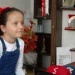 9 yaşındaki Yaren&rsquo;den y&uuml;rekleri ısıtan davranış