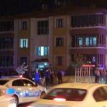 Erzincan&rsquo;da kaza! Bah&ccedil;e duvarını yıkan ara&ccedil; binaya &ccedil;arparak durabildi