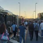 Son Dakika: Avcılar'da feci metrob&uuml;s kazası: Y&uuml;z binler y&uuml;r&uuml;d&uuml;!