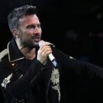 Tarkan'ın İzmir'de sahne alacağı meydandaki ağaçları söktüler!