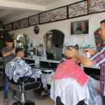 Mardinli berberin şaşırtan hobisi! Fotoğraf isteyip &ccedil;er&ccedil;eveletiyor