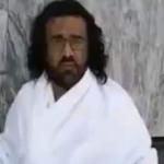 Kabe'de Elizabeth'in ruhu i&ccedil;in umre yapan Yemenli g&ouml;zaltında