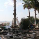 Yıkım kararı verilmişti! Sahil kenarındaki b&uuml;fe yanarak k&uuml;l oldu