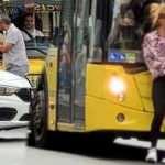 Alkollü kadın İETT otobüsünün önüne atlayıp, trafiği birbirine kattı