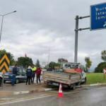 İnegöl'de kamyonet direğe çarptı: 2 yaralı!