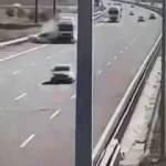 Otoyolda geriye giden İBB şoförü arkadan gelen TIR'ın çarpmasıyla feci şekilde can verdi