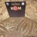 Ka&ccedil;ak kazı yapan kişinin tarlasında 2 bin yıllık mozaik ele ge&ccedil;irildi