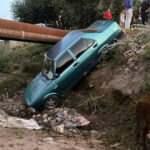 Babalarından gizli arabayı ka&ccedil;ıran 8 ve 9 yaşındaki kardeşler kanala u&ccedil;tu