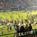 Endonezya'da futbol maçında izdiham: En az 174 ölü