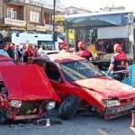 Sivas&rsquo;ta halk otob&uuml;s&uuml; faciası! B&uuml;feye &ccedil;arpıp 4 aracı &ouml;n&uuml;ne katıp s&uuml;r&uuml;kledi: 8 yaralı