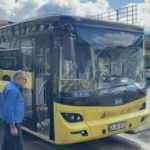 Feci kaza...  İETT şof&ouml;r&uuml; 2 otob&uuml;s&uuml;n arasında sıkıştı