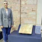 Hollanda'ya ka&ccedil;ırılan kitabenin dedesinin yaptırdığı camiye ait olduğunu tesad&uuml;fen &ouml;ğrendi