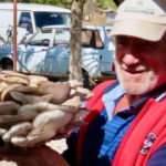 &Ccedil;obanın dağda bulduğu dev mantar g&ouml;renleri şaşırttı