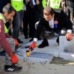 390 milyon lira harcanacak! Ekrem İmamoğlu adının yazılı olduğu kaldırım taşını döşedi