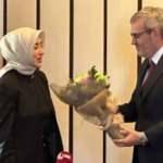 AK Parti'de çiçekli devir teslim töreni! Mahir Ünal görevi Özlem Zengin'e devretti