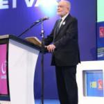 Temel Karamollaoğlu kongrede solcu şairin dizelerini okudu