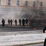 Atina'da ortalık savaş alanına d&ouml;nd&uuml;!