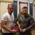 Hollywood yıldızı Sean Penn&rsquo;den Zelenski&rsquo;ye ziyaret! Oscar&rsquo;ını hediye etti