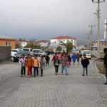 Kuduz nedeniyle ölen çocuğun arkadaşları sahipsiz köpek sorununun çözülmesini istiyor