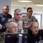 Bakan Akar ve komuta kademesi harekat merkezinde böyle görüntülendi