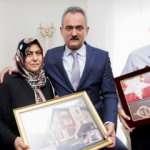 Bakan Özer'den, Taksim'deki saldırıda hayatını kaybeden Arzu öğretmenin ailesine ziyaret