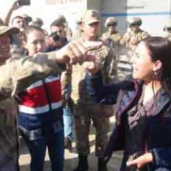 HDP'li vekiller hadlerini aştı! Operasyonu protesto etmek istediler: Drona şişe attı...