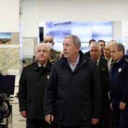 Irak'ın kuzeyinde iki askerin şehadet haberini alan Bakan Akar karargaha döndü