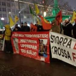 İsve&ccedil;'te ter&ouml;r &ouml;rg&uuml;t&uuml; PKK/YPG&nbsp;ve FET&Ouml; birlikte g&ouml;steri yaptı&nbsp;