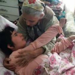 Polis olmak isteyen gen&ccedil; kız ve teyzesinin ağlatan dramı