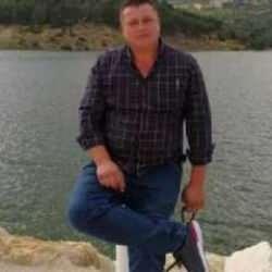 2 &ccedil;ocuk babası adam evinin &ouml;n&uuml;nde acımasızca &ouml;ld&uuml;r&uuml;ld&uuml;