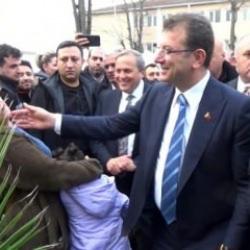 Ekrem İmamoğlu, yanağına dokunmaya çalıştığı depremzededen tepki aldı
