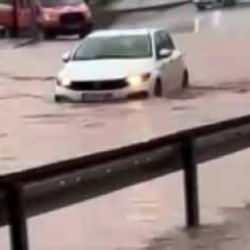 Kaş'ta yağış sele d&ouml;n&uuml;şt&uuml;: Caddeler nehre d&ouml;nd&uuml;