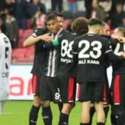 Samsunspor, Denizlispor'a gol oldu yağdı
