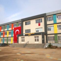 YPG/PKK'lı ter&ouml;ristlerin hedefindeki okullarda eğitim yeniden başladı