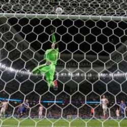 3 penaltı kurtardı! Dünya Kupası tarihine geçti