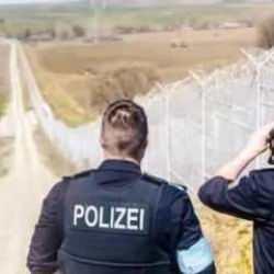 AB&rsquo;de skandal! M&uuml;ltecilere kafeste insanlık dışı muamele