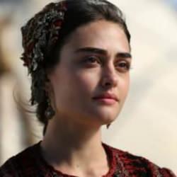 Esra Bilgi&ccedil;'ten ibretlik ayar! Kendisine yapılan eleştirilere b&ouml;yle yanıt verdi