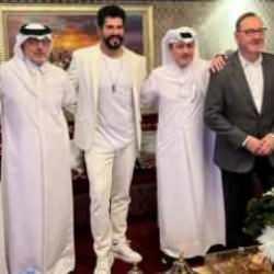 Paylaşımı tepki &ccedil;eken Burak &Ouml;z&ccedil;ivit 'sonradan &ouml;ğrendim' deyip fotoğrafları sildi!