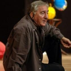 Tiyatrosu yanan Ali Poyrazoğlu'ndan serzeniş! "Yangın her şeyimi aldı"